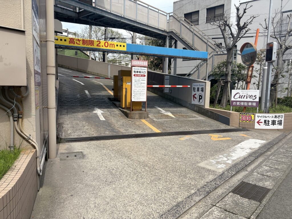 ほんやラーメン 駐車場1