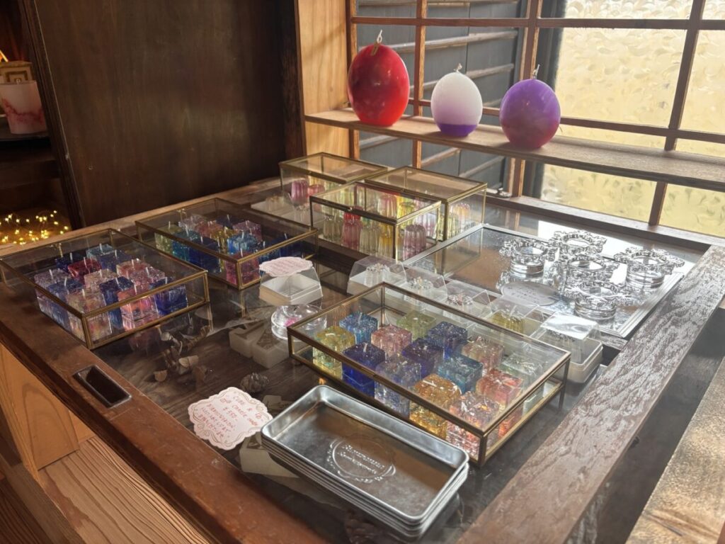 玻璃と灯り 店内2