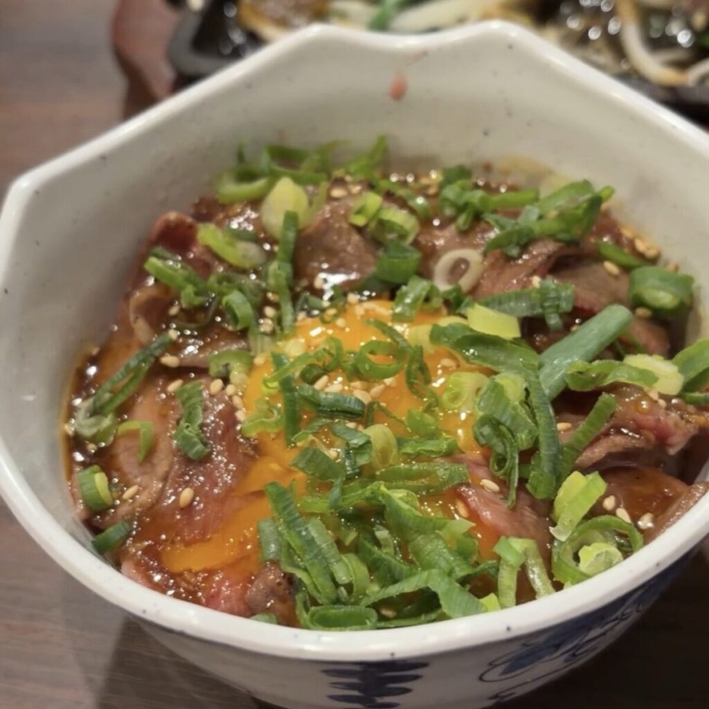 月と桷 炙り牛飯